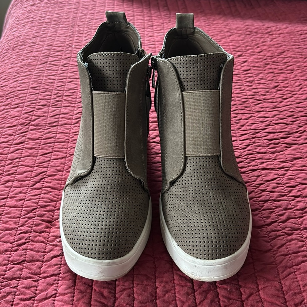 Journee Penelope High-Top Wedge Sneaker size 8